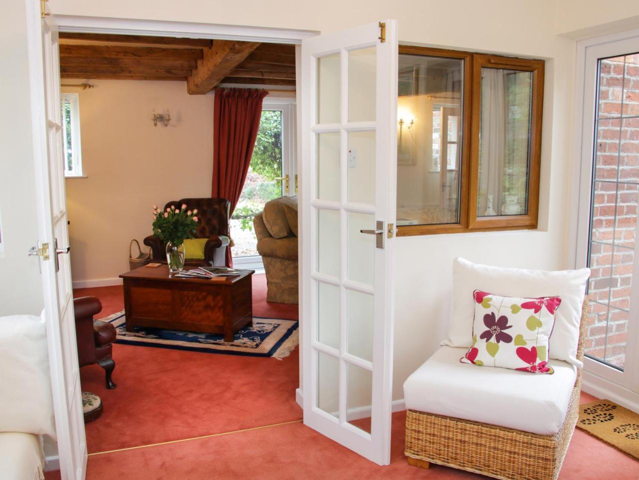 Cream Door Cottage Киддерминстер Экстерьер фото