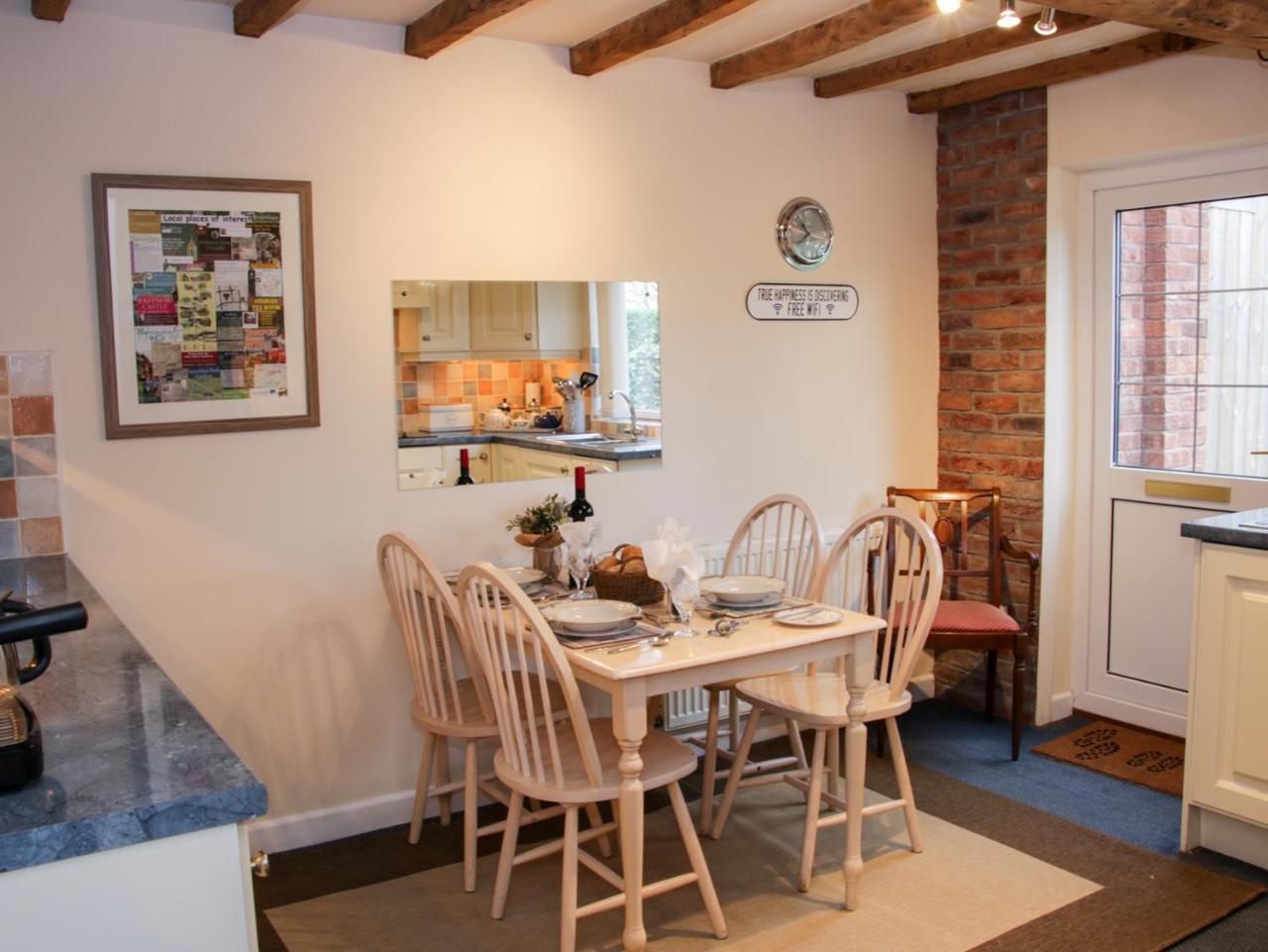 Cream Door Cottage Киддерминстер Экстерьер фото